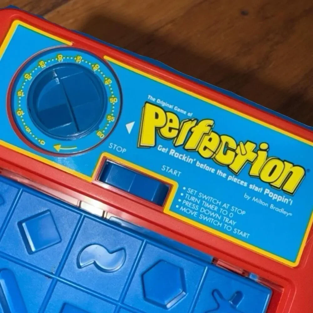 2006 Milton Bradley Strategy Game Perfection COMPLETE